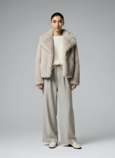 Full body view of the model wearing Viktoria™ | Pelzmantel