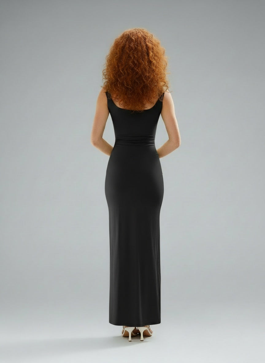 Back pose of the model wearing Ellie - Midikleid
