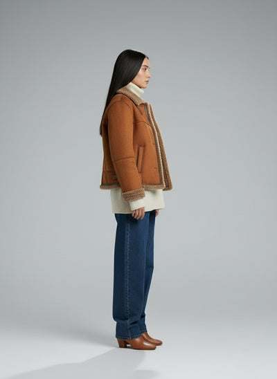 Side profile of the model wearing EMILY™ | Herbstjacke