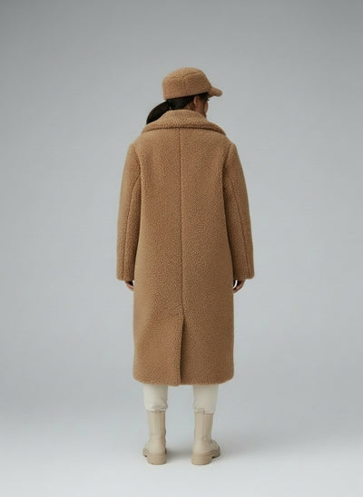 Back pose of the model wearing Jessica - Teddy Jacke