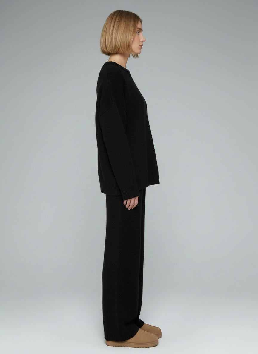 Side profile of the model wearing Nomi | Komfort-Set