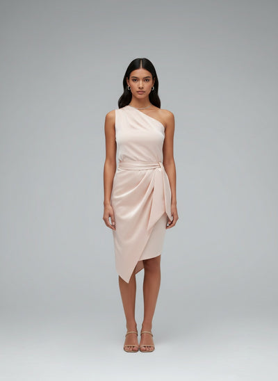 Full body view of the model wearing Cyvion - Satin Glow Kleid