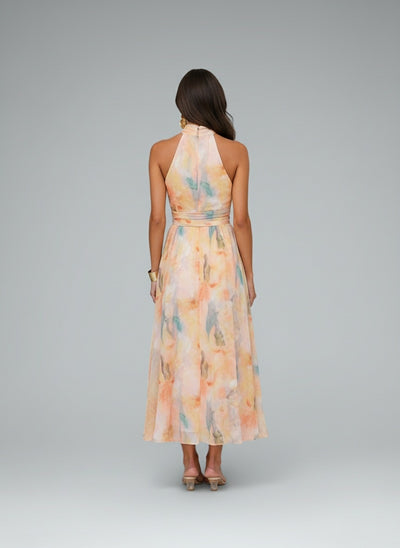 Back pose of the model wearing Eline™ | Halterkleid