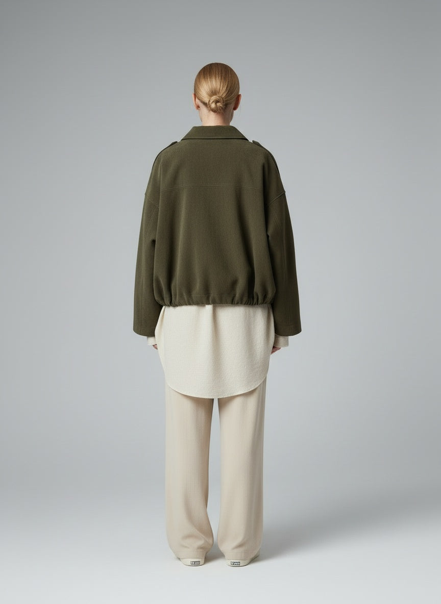 Back pose of the model wearing Isabella | Bomberjacke