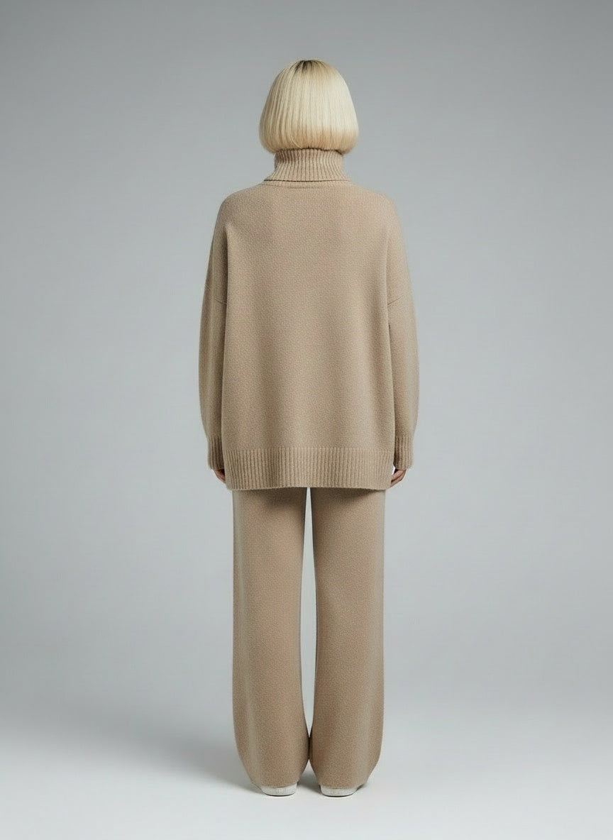 Back pose of the model wearing Clara™ | Anzugset – Zeitlose Eleganz & Stil