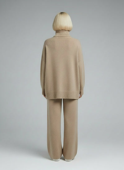 Back pose of the model wearing Clara™ | Anzugset – Zeitlose Eleganz & Stil