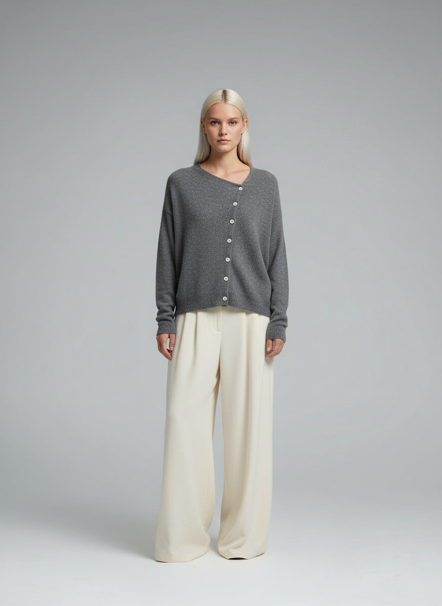 Full body view of the model wearing Alina | Elegante Weste