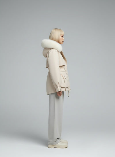 Side profile of the model wearing Marlen™ | Eleganter Wintermantel