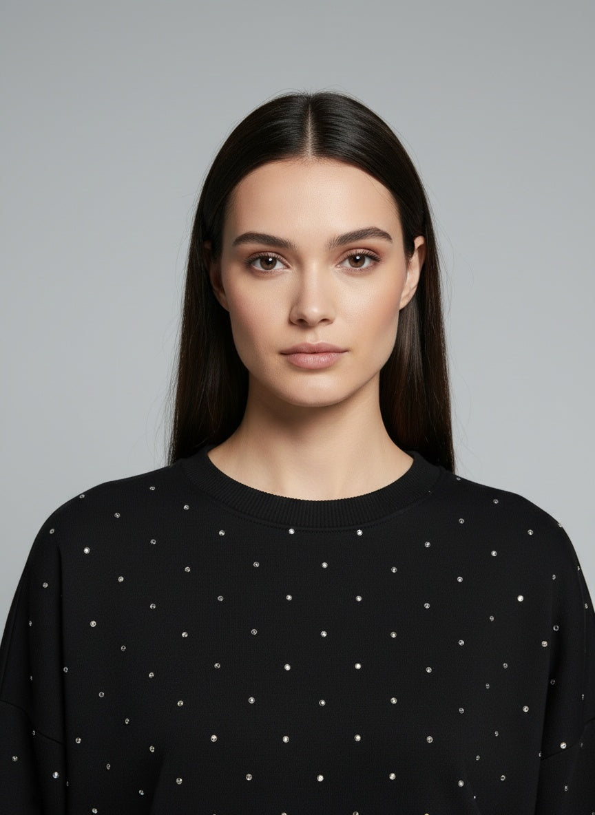 Close-up of the model wearing Amélie™ | Diamant-Set