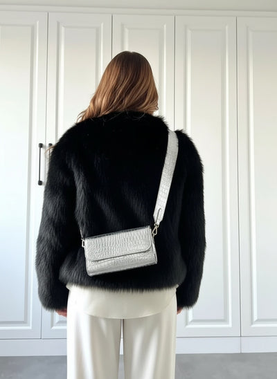 Back pose of the model wearing Amelie™ | Kunstpelzmantel