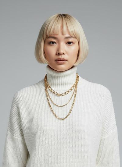 Close-up of the model wearing Yvonne™ | Eleganter und warmer Pullover