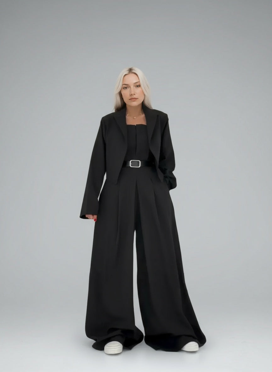 Full body view of the model wearing Eclat™ -Damen Ensemble Bustier + Jacke – Eleganter & Trendiger Stil