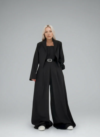 Full body view of the model wearing Eclat™ -Damen Ensemble Bustier + Jacke – Eleganter & Trendiger Stil