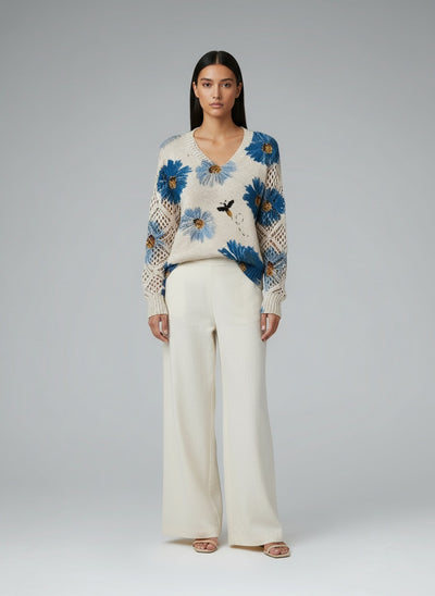 Full body view of the model wearing Annelies™ | Elegante Pullover mit Blumenmuster