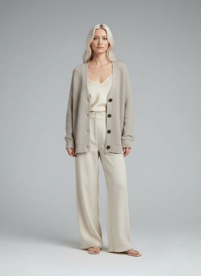 Full body view of the model wearing Lina™ | Gerippte Strickjacke mit Knöpfen