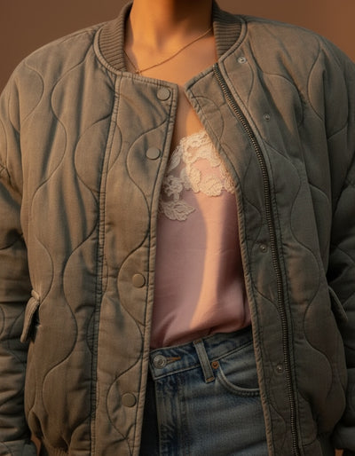 Detail shot of Selvia | Gepolsterte Bomberjacke