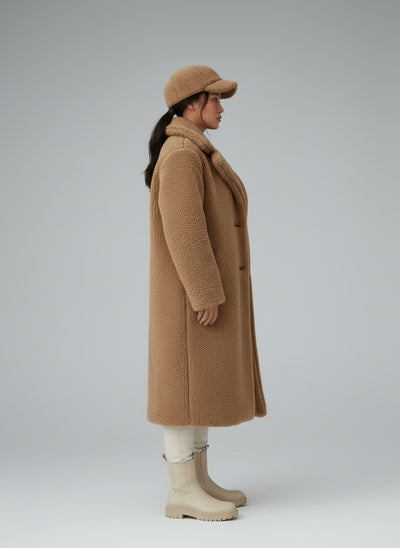 Side profile of the model wearing Jessica - Teddy Jacke