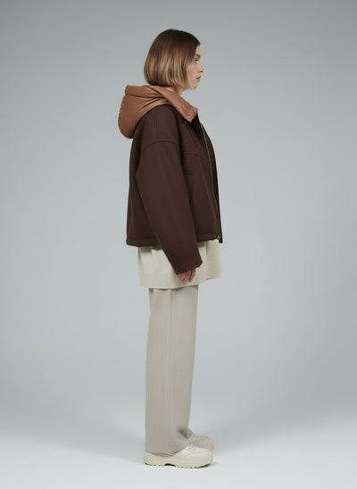 Side profile of the model wearing Alena Jacke