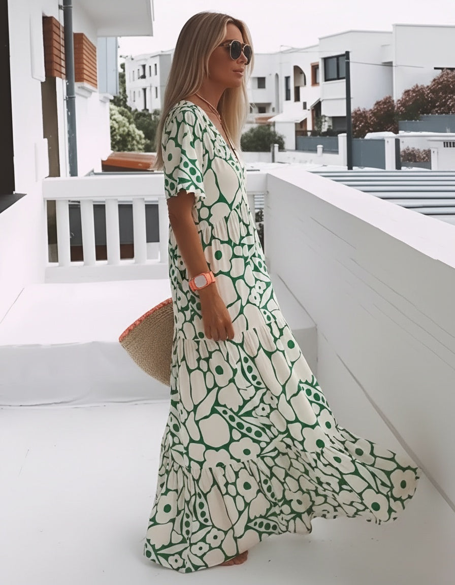 Side profile of the model wearing Christine | Leichte und fließende Sommerkleid