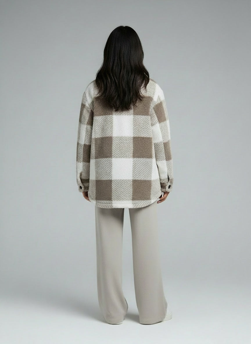 Back pose of the model wearing Emilia™ | Karierte Herbstjacke