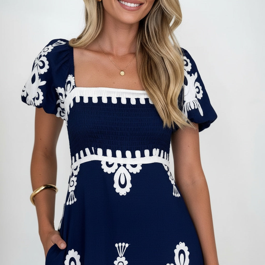 Detail shot of Viraelis - Geregen Elegante Jurk