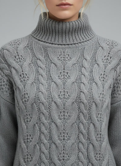 Detail shot of Amelia | Elegante gestrickte Rollkragenpullover
