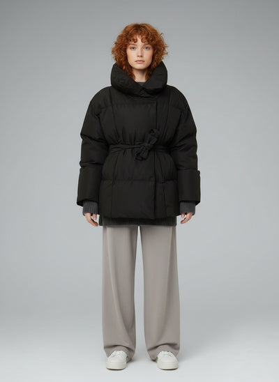 Full body view of the model wearing Kerry Puffer Jacke