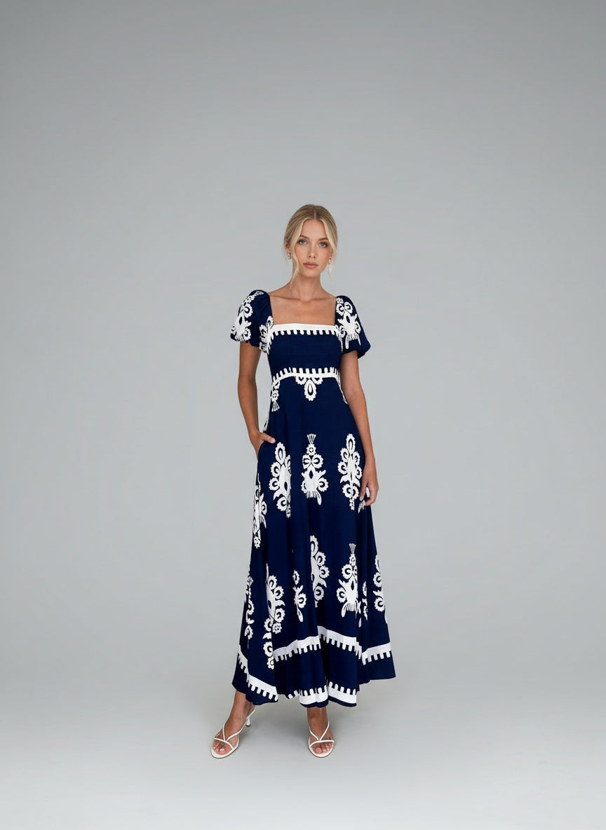 Full body view of the model wearing Viraelis - Geregen Elegante Jurk