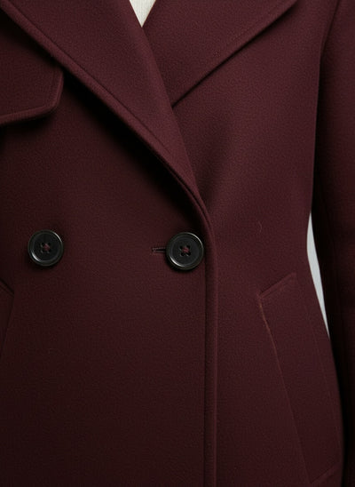 Detail shot of Amalia | Weinrot Trenchcoat