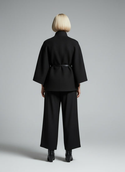 Back pose of the model wearing Annalena™ | Mantel mit Gürtel