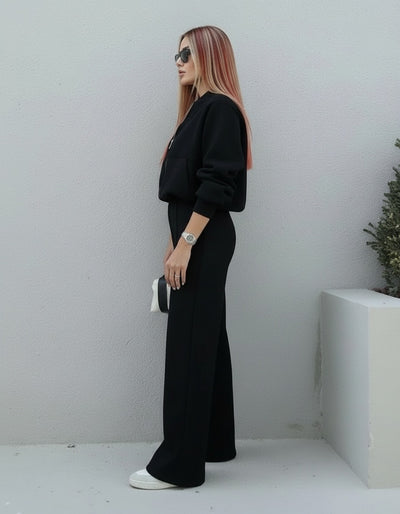 Side profile of the model wearing Nele | Comfy Set