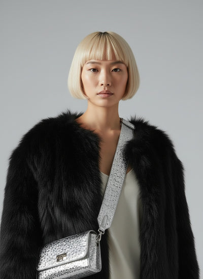 Close-up of the model wearing Amelie™ | Kunstpelzmantel