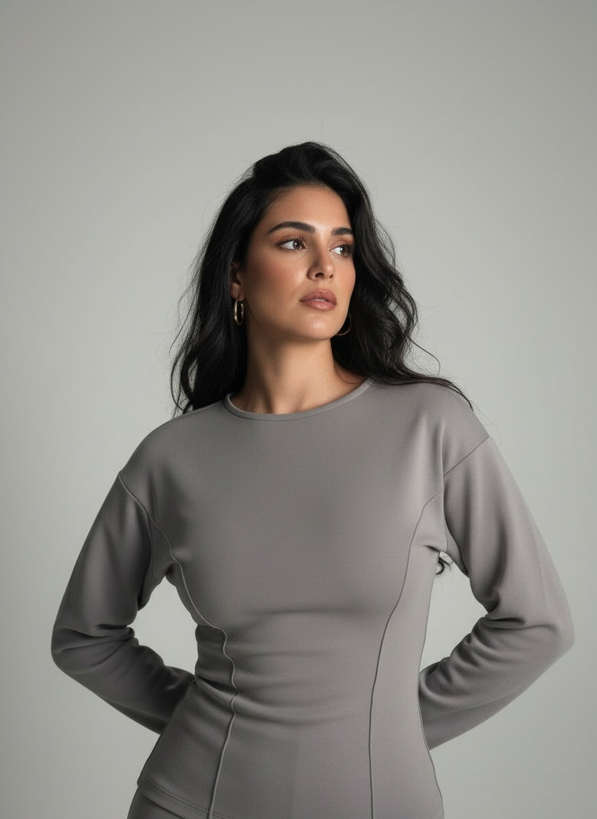 Close-up of the model wearing Victoria | Schickes Set