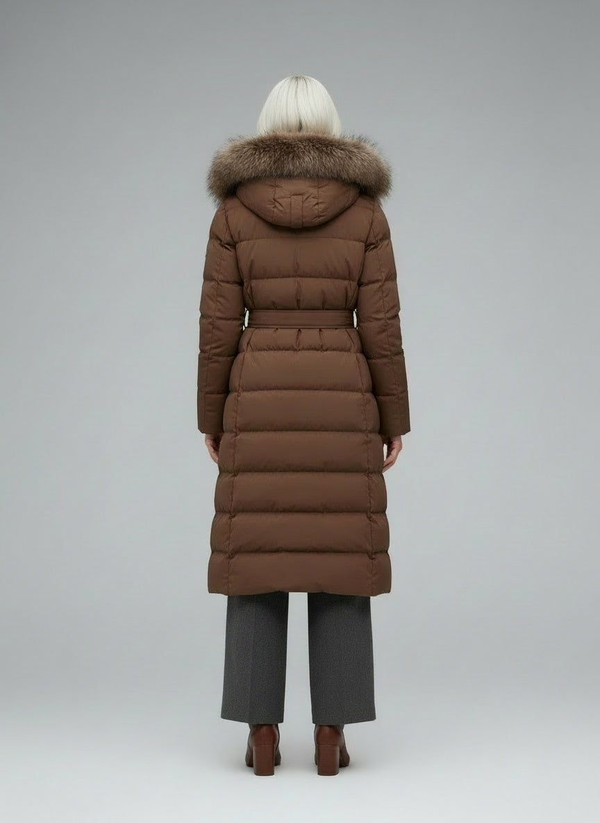 Back pose of the model wearing Zita Kapuzen Parker