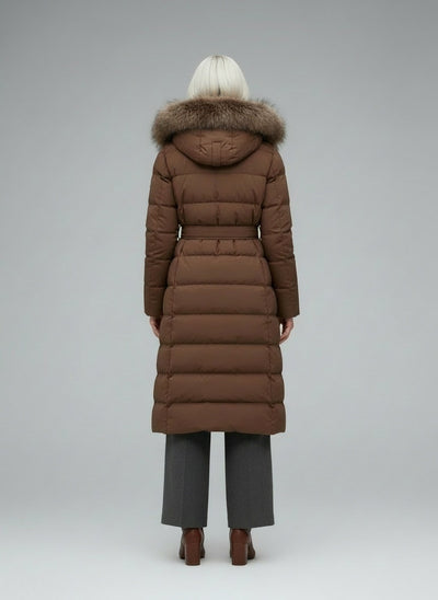 Back pose of the model wearing Zita Kapuzen Parker