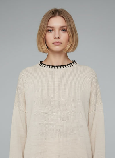 Close-up of the model wearing Nomi | Komfort-Set