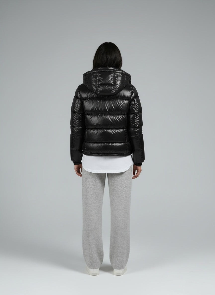 Back pose of the model wearing Unisex Steppjacke