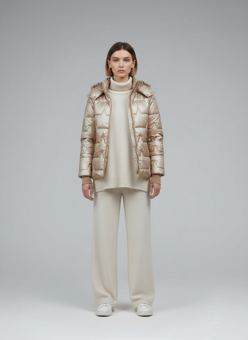 Full body view of the model wearing Moriva™ | Gepolsterte Winterjacke