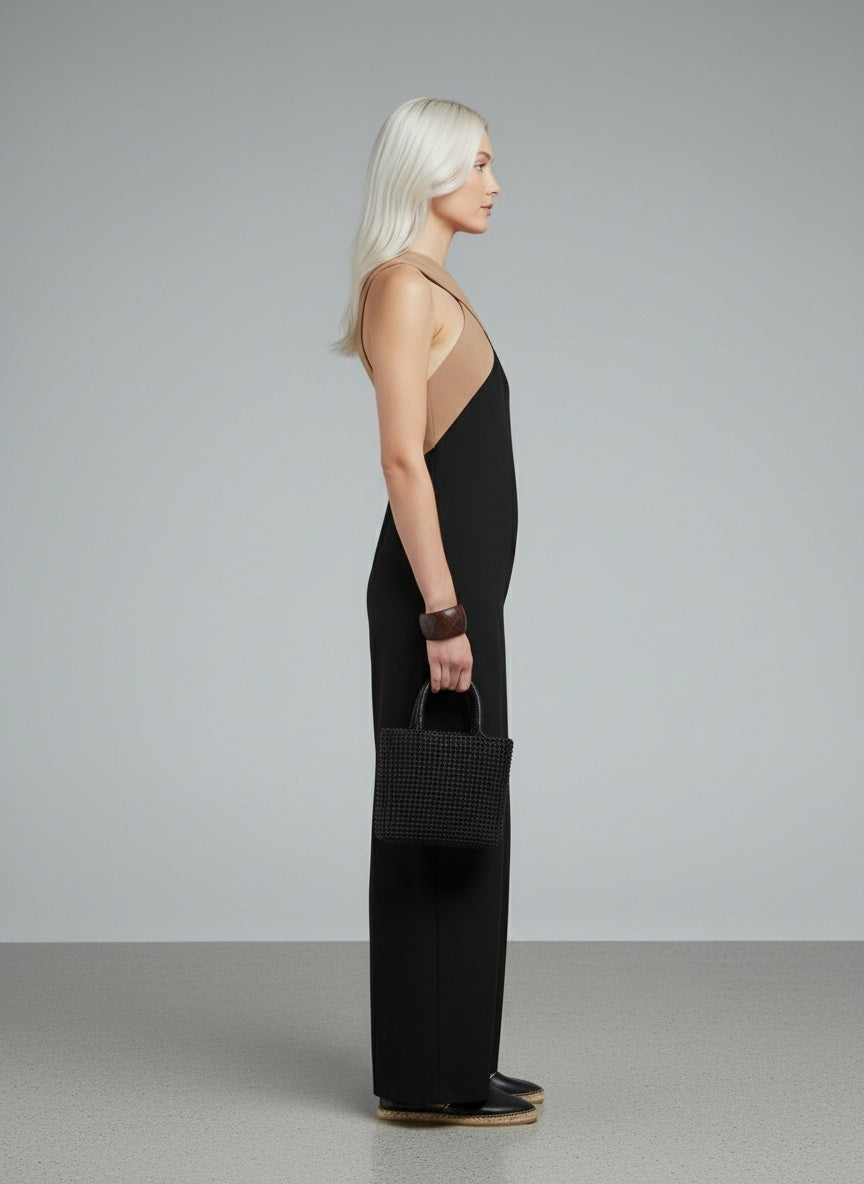 Side profile of the model wearing Delphine | Kreuzkleid