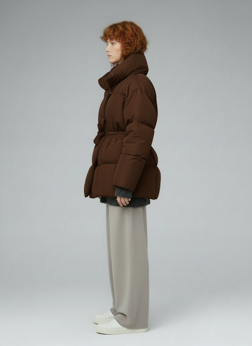 Side profile of the model wearing Kerry Puffer Jacke