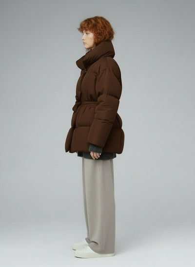 Side profile of the model wearing Kerry Puffer Jacke