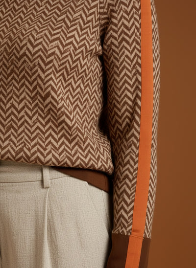 Detail shot of Elina™ | Pullover mit Stehkragen & markanten Kontraststreifen